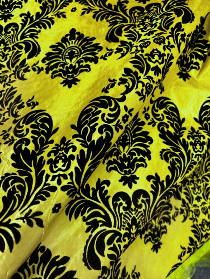 Round Tablecloth  Damask Flocking Taffeta 108'' Round - New Star Fabrics