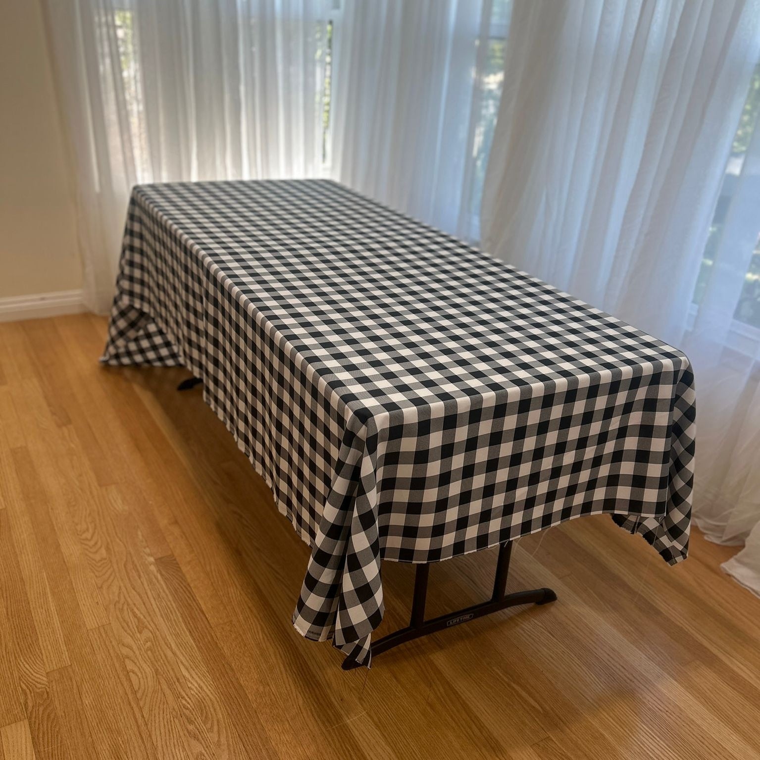 Gingham Checkered Poly Poplin Tablecloth 60 x 84 Inch
